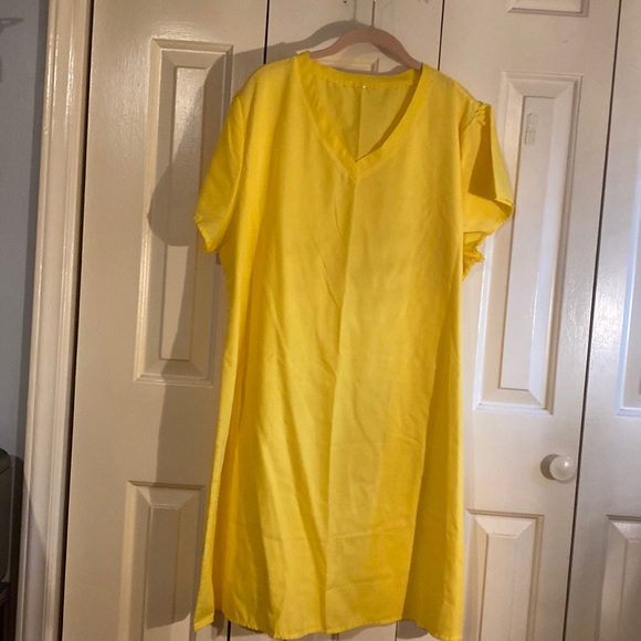 Dresses & Skirts - Simple shift dress size medium $12.00